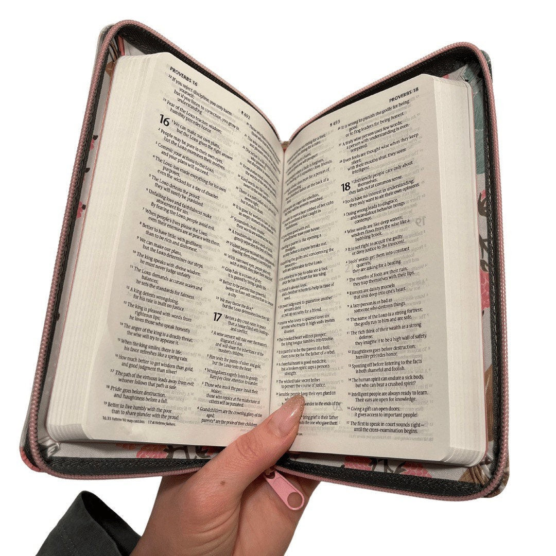 Floral Garden NLT Bible, Zippered Cloth Cover