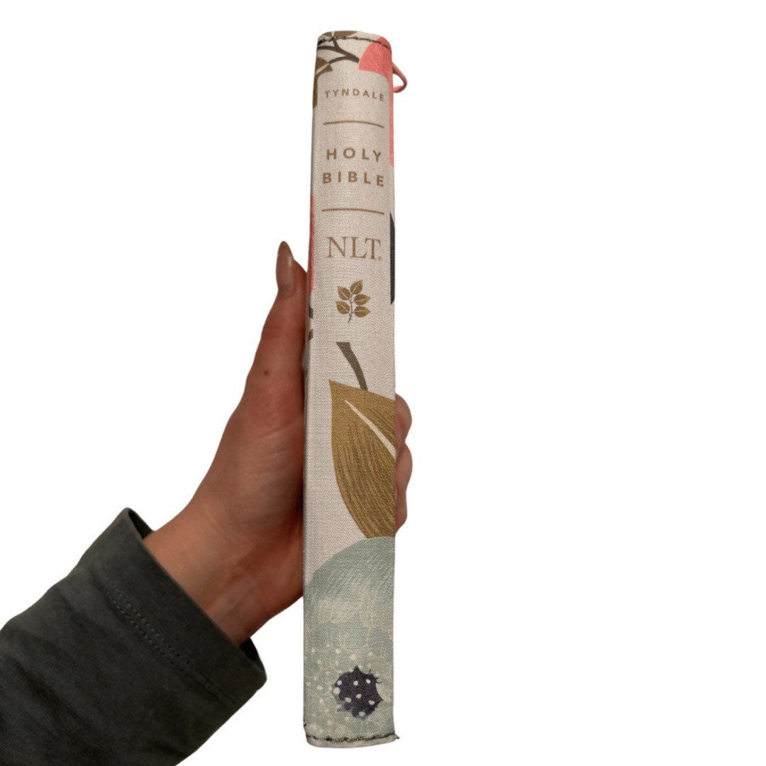Floral Garden NLT Bible, Zippered Cloth Cover